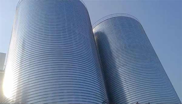 喀喇沁2座混凝土高架卷板仓